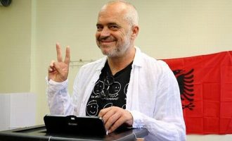 Αλβανός δημοσιογράφος κατηγορεί τον Έντι Ράμα ότι «πυροβόλησε» τον Κατσίφα με τις πλάτες της Τουρκίας
