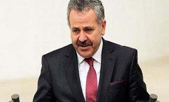 Παραιτήθηκε ανώτερος οικονομικός σύμβουλος του Ερντογάν