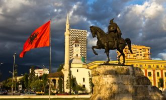 Η Ελλάδα ο μεγαλύτερος επενδυτής στην Αλβανία και η Τουρκία προτελευταία – Να τα βλέπει ο αλβανικός λαός αυτά!