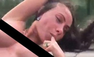 Ρωσίδα σκοτώθηκε ενώ κρεμόταν τόπλες από το αυτοκίνητο (βίντεο ΣΟΚ)