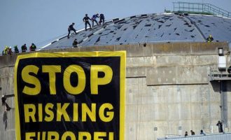 Η Greenpeace εισέβαλε σε πυρηνικό σταθμό στη Γαλλία