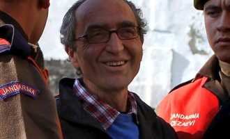“Όχι” Ραχόι σε Ερντογάν για την έκδοση του Τουρκογερμανού συγγραφέα Ντογάν Ακανλί