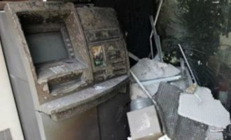 Ανατίναξαν δύο ATM στη Λυκόβρυση με διαρροή αερίου