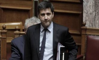 Κατατέθηκε στη Βουλή ο τελευταίος “μνημονιακός” προϋπολογισμός – Προβλέπει ανάπτυξη 2,5%
