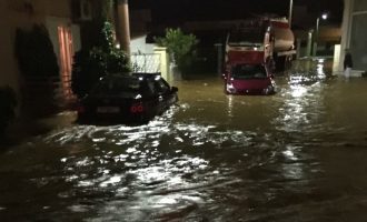 Στους 15  οι νεκροί από τις φονικές πλημμύρες στη Μάνδρα