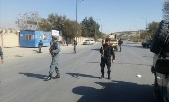 Τρόμος στην Καμπούλ από εισβολή ενόπλων με χειροβομβίδες σε τηλεοπτικό σταθμό