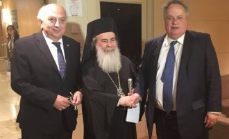 Ο Νίκος Κοτζιάς εξέφρασε στον Πατριάρχη Ιεροσολύμων την υποστήριξη της Ελλάδας