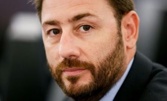 Νίκος Ανδρουλάκης: «Η κυβέρνηση εμπαίζει το επιστημονικό προσωπικό της χώρας»