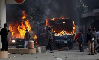 Πακιστάν: Χάος στο Ισλαμαμπάντ – Φανατικοί ισλαμιστές εναντίον αστυνομίας – Στο δρόμο και ο στρατός