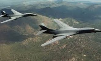 Αμερικανικά βομβαρδιστικά B-1B πέταξαν πάνω από την κορεατική χερσόνησο