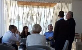 Στην Κρήτη ο Κοτζιάς έχει κλεισμένο τον Αλβανό ΥΠΕΞ σε ένα ξενοδοχείο