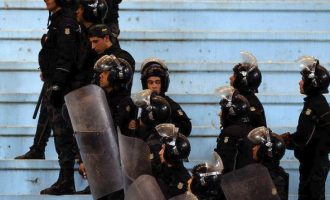 Ισλαμιστής μαχαίρωσε αστυνομικούς κοντά στο Κοινοβούλιο της Τυνησίας