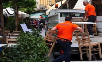 Θεσσαλονίκη: Επιχείρηση “σκούπα” για την απομάκρυνση τραπεζοκαθισμάτων παρουσία εισαγγελέα
