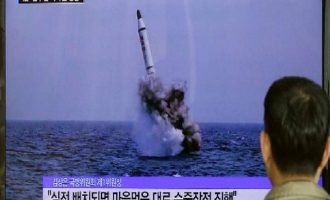 Υποβρύχιο που θα εκτοξεύει βαλλιστικούς πυραύλους κατασκευάζει η Β. Κορέα