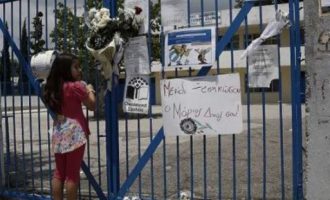 Οι γονείς του 11χρονου στο Μενίδι που σκοτώθηκε από αδέσποτη σφαίρα καταθέτουν μήνυση κατά του κράτους