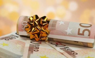 ΓΣΕΕ: Ποιοι δικαιούνται δώρο Χριστουγέννων, πότε καταβάλεται