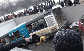 Φρίκη στη Μόσχα: Λεωφορείο “θερίζει” πεζούς σε υπόγεια διάβαση – Τουλάχιστον 5 νεκροί (βίντεο)