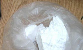 Kοκαΐνη αξίας άνω των 5 εκατ. ευρώ βρήκε η αστυνομία σε διαμέρισμα στη Βάρκιζα