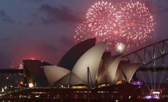 Νέο Έτος: Στον Ειρηνικό και την Αυστραλία, είναι ήδη 2018 (βίντεο)
