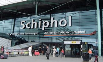 Αστυνομικοί πυροβόλησαν άνδρα που κρατούσε μαχαίρι στο αεροδρόμιο του Άμστερνταμ