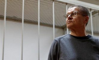 Ένοχος για δωροληψία ο Ρώσος πρώην υπουργός Οικονομίας – “Τσέπωσε” 2 εκ. δολάρια… δωράκι