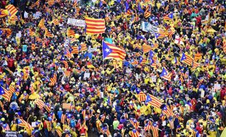 45.000 διαδηλωτές υπέρ της αυτονομίας της Καταλονίας στις Βρυξέλλες – “Ευρώπη ξύπνα”