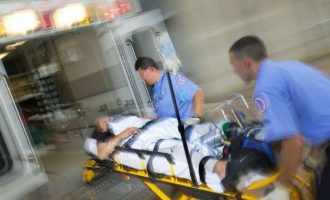 Απίστευτο: Τραυματιοφορέας σκότωνε ασθενείς για να πάρει μίζα από γραφεία τελετών