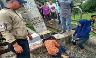 Σοκ στην Ινδονησία: Tρένο άνοιξε το κεφάλι 16χρονης την ώρα που πόζαρε για σέλφι (φωτο)