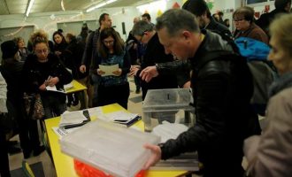 Διχασμένοι προσέρχονται στις κάλπες οι Καταλανοί για το νέο Κοινοβούλιο