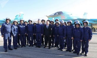 Την αεροπορική βάση της Ρωσίας στη Συρία επισκέφτηκε ο Βλάντιμιρ Πούτιν