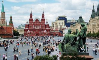 Τι λένε οι Ρώσοι για τη χώρα τους την εποχή της παντοδυναμίας Πούτιν