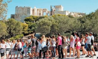 New Times: Η Ελλάδα μπορεί να φιλοξενήσει 35 εκατ. τουρίστες με έσοδα 20 δισ. ευρώ