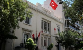 Συνελήφθησαν 57 φοιτητές από την Κύπρο έξω από την τουρκική πρεσβεία