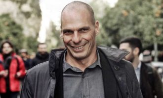 Ο Γιάνης Βαρουφάκης ανοιχτός να συνεργαστεί με τη ΝΔ εάν εκλεγεί στη Βουλή