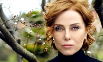 Γνωστή Τουρκάλα τραγουδίστρια δικάζεται για προσβολή του Ερντογάν