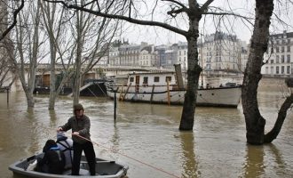 Ο Σηκουάνας απειλεί να “πνίξει” το Παρίσι – Φεύγουν έντρομοι οι Παριζιάνοι