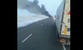 Απίστευτη τραγωδία στο Καζακστάν: 52 άνθρωποι κάηκαν ζωντανοί σε φλεγόμενο λεωφορείο (βίντεο)