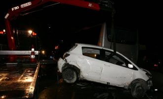 Τραγωδία με έναν νεκρό και τραυματίες – Αυτοκίνητα περίμεναν το πράσινο και έπεσε πάνω τους “βολίδα”