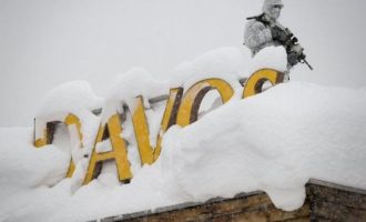 “Απόρθητο φρούριο” το Νταβός από την επέλαση του χιονιά (φωτο)