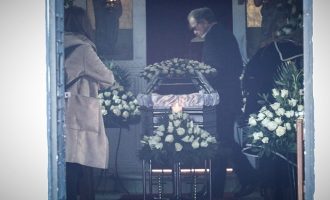 Καλό ταξίδι στον ανατρεπτικό Τζιμάκο –  Πλήθος κόσμου στην κηδεία του (φωτο)