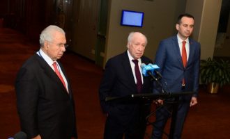 Tα Σκόπια “αδειάζουν” τον μεσολαβητή Ναουμόφσκι: “Απαιτείται επαγγελματισμός”