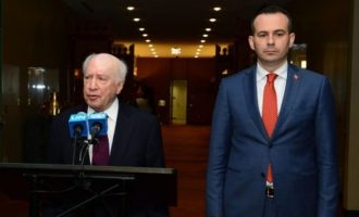 Ανέτοιμοι οι Σκοπιανοί, εσωτερική διαφωνία: Ο μεσολαβητής απέρριψε τις θέσεις του Νίμιτς