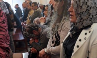 Χριστιανοί και Γιαζίντι της Εφρίν: «Η Δύση να μας προστατέψει από τους Τούρκους»