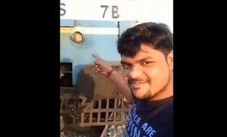Ινδός ποζάρει για σέλφι μπροστά σε τρένο που τον παρασύρει (βίντεο)
