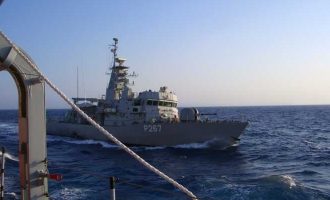 Σκάφος της τουρκικής ακτοφυλακής «ακούμπησε» στην κανονιοφόρο «Νικηφόρος» στα Ίμια
