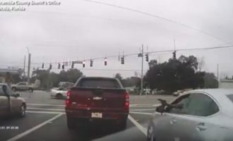 Πυροβολισμοί μέσα από αυτοκίνητα σε κεντρικό δρόμο της Φλόριντα (βίντεο)