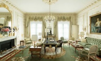 Ξεπουλάει το πολυτελές Ritz στο Παρίσι – Τι βγάζει σε δημοπρασία