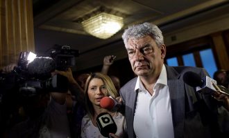 Πολιτικές εξελίξεις στη Ρουμανία: Παραιτήθηκε ο πρωθυπουργός Μιχάι Τουντόσε