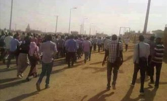 Συνελήφθησαν ξένοι δημοσιογράφοι που κάλυπταν τις “διαδηλώσεις του ψωμιού” στο Σουδάν