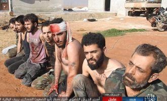 Πολλοί Σύροι στρατιώτες παραδίδονται στο Ισλαμικό Κράτος στη βορειοδυτική Συρία (φωτο)